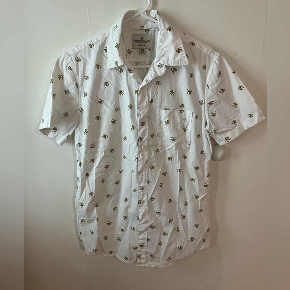 American Eagle Men’s button down short sleeve shirt XS white banana pattern